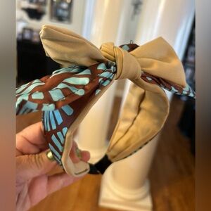 Wide Double layer headband with wired bow on top that can be shaped